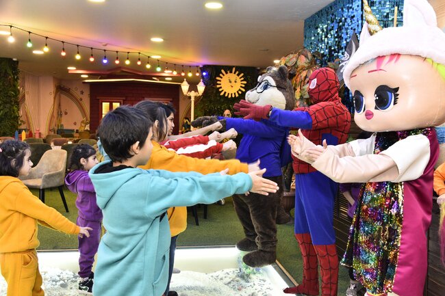 Avrora Yeni ildə kimsəsiz uşaqlarla birlikdədir