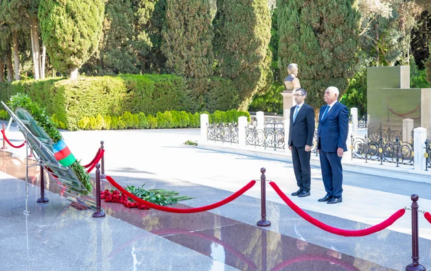 Ümummilli lider Heydər Əliyevin xatirəsi anılır - YENİLƏNİB+FOTO