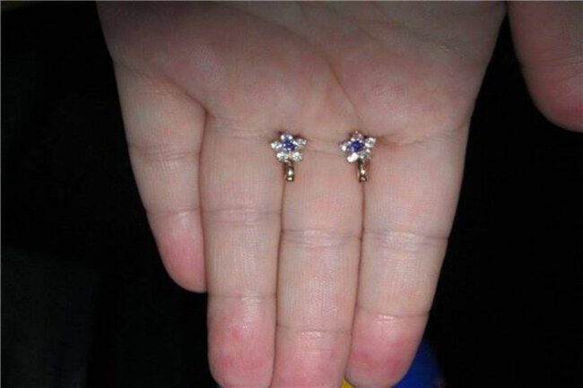 Azyaşlı qızın sırğasını oğurlayanlar SAXLANILDI