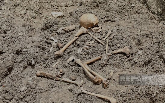 Hərbi Prokurorluq: "Kütləvi məzarlıqlardan 400-dən artıq insan meyit qalıqları aşkarlanıb"