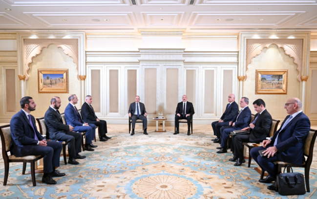 Əbu-Dabidə İlham Əliyevin Nikol Paşinyanla görüşü başlayıb