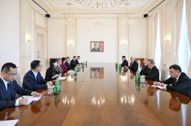 Prezident İlham Əliyev Çin Kommunist Partiyası Mərkəzi Komitəsinin Siyasi Bürosunun üzvünü qəbul edib - Foto