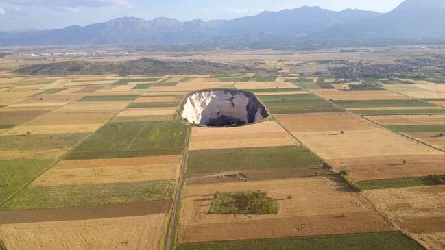 Şəhərləri udan "qara dəliklər": Onlar necə yaranır?
