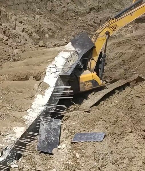 "RR Constructions" MTK-nın tikinti ərazisində uçqun-Video