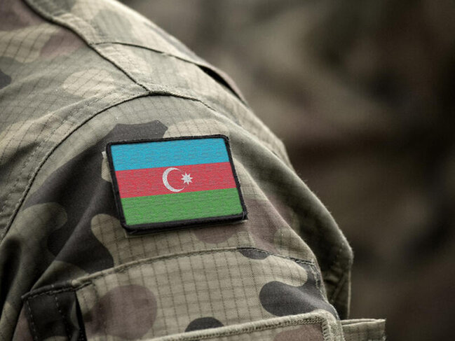 Hərbi xidmətdən qayıdan əsgərin anasına sürprizi KÖVRƏLTDİ - VİDEO