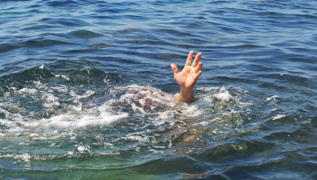 Dənizdə batma təhlükəsi olan 3 nəfər xilas edilib