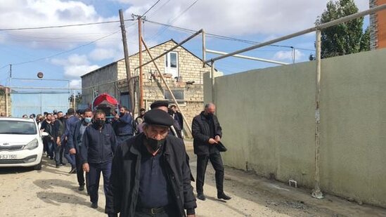 Koronavirusdan vəfat edən jurnalist dəfn olunub - FOTO