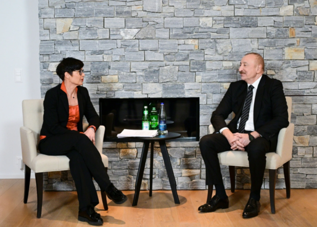 Prezident İlham Əliyev Davosda Avropa İttifaqının Genişlənmə üzrə komissarı Marta Kos ilə görüşüb