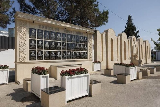 Suraxanı rayonunda 14 İyul küçəsi və parkda abadlıq işləri aparılıb