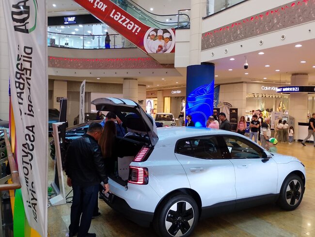 AADA "Yaşıl ölkə" adlı elektrik avtomobillərin sərgisini təşkil etdi