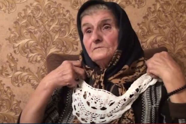 Eynəksiz işləyən 80 yaşlı modelyer Səlamət nənə: "Heç vaxt makiyaj etməmişəm" - VİDEO