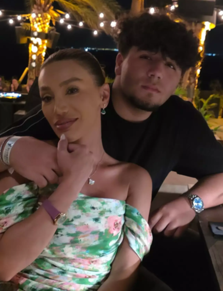 Röya Ayxan oğlu ilə tətildə