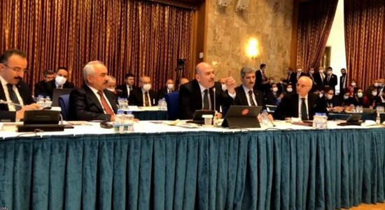 Daxili işlər naziri deputata əsəbiləşdi: "Orada şəhid veririk, sən isə boş-boş gülürsən" - VİDEO