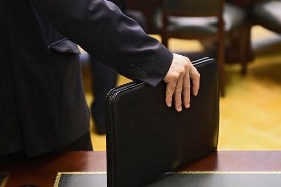 Azərbaycanda teatr direktoru işdən çıxarıldı - FOTO