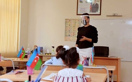 Daha bir sinif distant təhsilə keçdi