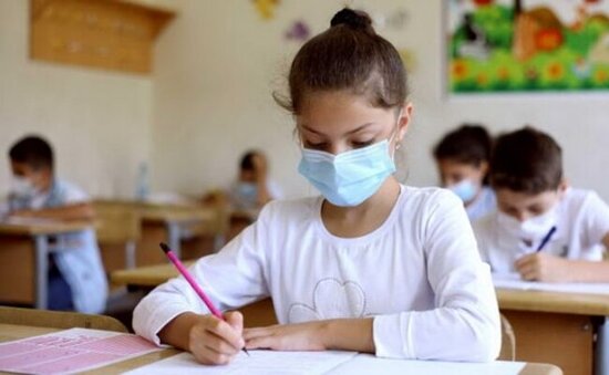 Daha iki sinif distant təhsilə keçdi