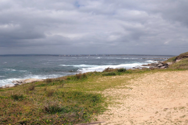 Piknik edən qadınları dalğalar apardı