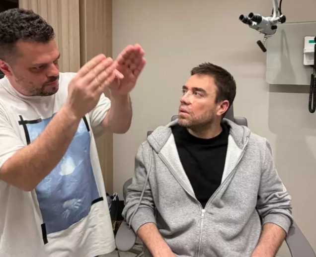 Məşhur müğənni 13-cü dəfə burun əməliyyatı oldu - FOTO