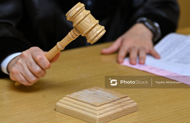 "Azərbaycan" Nəşriyyatının sabiq direktor müavininin oğlu dələduzluqda ittiham olunur