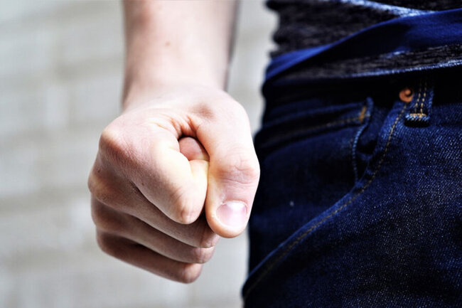 Dava zamanı gəncləri ayıran yaşlı nənə öldü