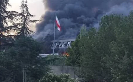 İran televiziyası raketlə vuruldu - Video