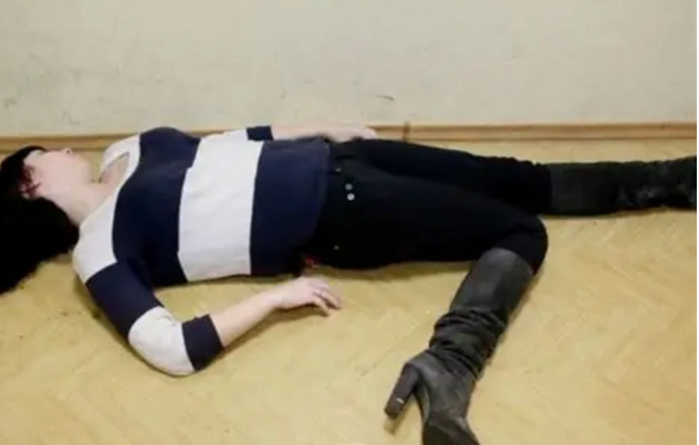 Radikal dindar arvadını beysbol dəyənəyi ilə döyərək öldürdü - Bakıdakı dəhşətli qətlin təfərrüatı