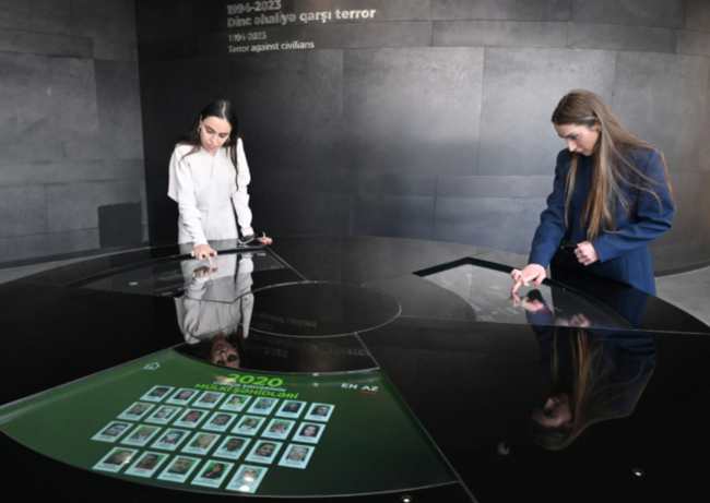 Leyla Əliyeva və Alyona Əliyeva Gəncə Memorial Kompleksini və Milli Qəhrəman Natiq Qasımovun ailəsini ziyarət ediblər