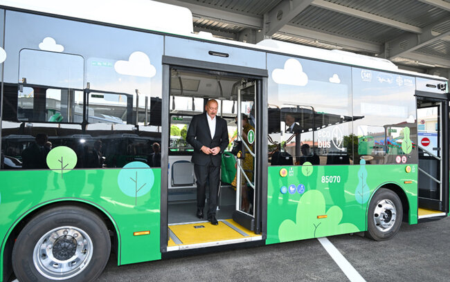 Prezident yeni elektrik avtobuslarına mindi - Fotolar