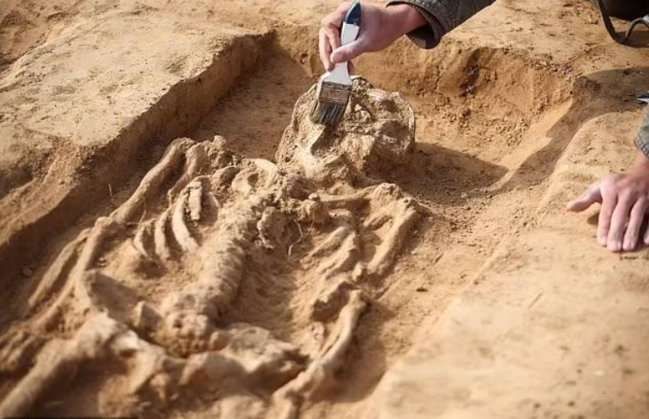 Əbədi Birlikdə... 1000 il əvvələ aid ər-arvadın skeletleri tapıldı