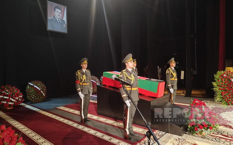 Milli Qəhrəman Riad Əhmədovla vida mərasimi keçirilir - FOTO