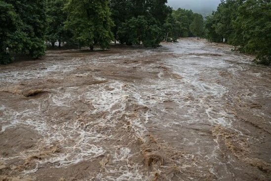 Şəmkirdə sel zamanı iki nəfər xəsarət alıb