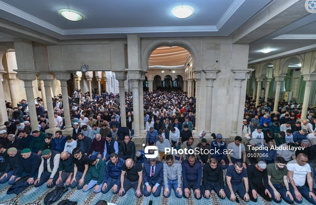 Bakıda bayram namazı qılınıb
