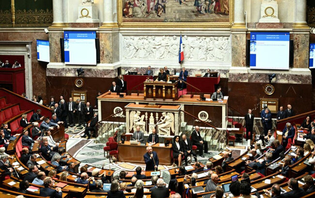 Fransa hökuməti buraxıldı