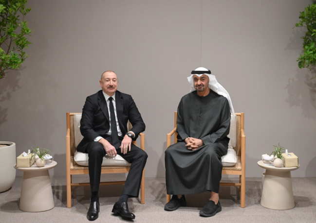 Əbu-Dabidə İlham Əliyevin BƏƏ Prezidenti ilə görüşü olub