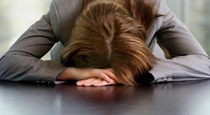 İnsan niyə bəzən özünü dəyərsiz hiss edir? - AÇIQLAMA