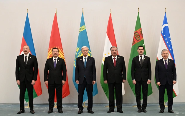 Prezident İlham Əliyev Daşkənddəki Konqres Mərkəzinə gəlib