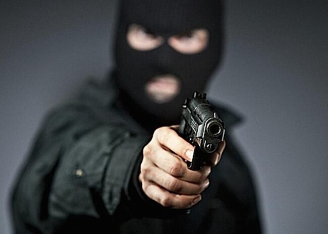 Azərbaycanda evə silahlı basqın: Üç nəfər güllələnərək ÖLDÜRÜLDÜ