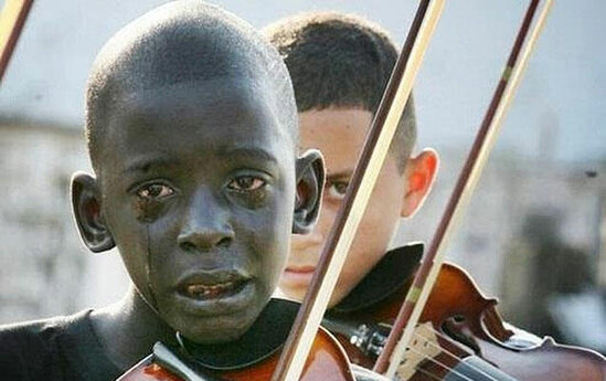 Müəllimi üçün axıtdığı göz yaşları ilə məşhurlaşan "küçə uşağı"... - FOTO