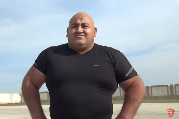 "Azərbaycanın div insanı"nın güc nümayişi - VİDEO