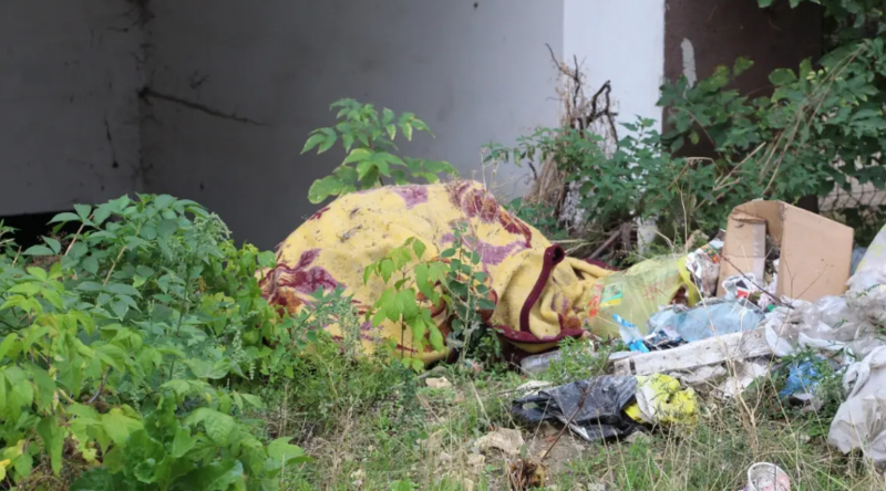 Şübhə çəkən qalın örtüyün çindən cəsəd yox, zibil çıxdı