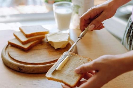 Diyetoloq soyuq havada çölə çıxmazdan əvvəl hansı qidaları qəbul etməyin lazım olduğunu açıqladı