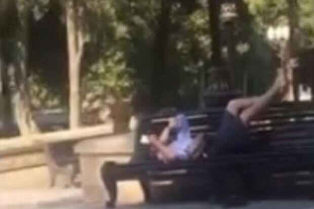 Bakıda uşaqları öldürməklə hədələyən çılpaq şəxs həbs edildi