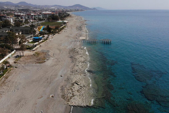 Dənizin səviyyəsinin enməsi nəticəsində qayalıqlar üzə çıxdı - FOTO