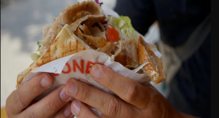 Lənkəranda çay evində dönər yeyən şəxs HƏBS OLUNDU