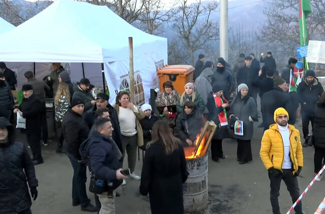 Aksiyanın 4-cü günü də Azərbaycan himni ilə başladı - VİDEO