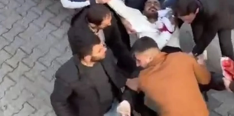 Dostunu borca görə amansızlıqla BIÇAQLADI - FOTOLAR