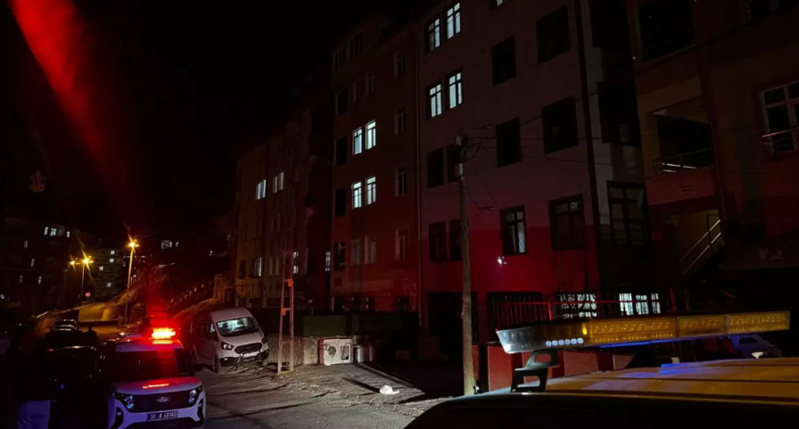 Bir qadın özündən 14 yaş kiçik sevgilisini bıçaqlayaraq öldürüb - VİDEO