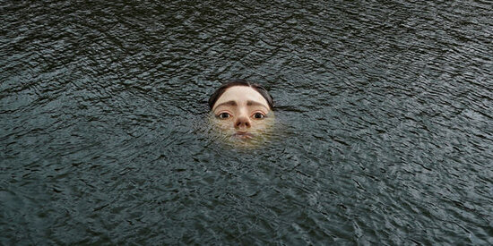 Suda "boğulan qız" ispanları bərk qorxutdu - FOTO - VİDEO