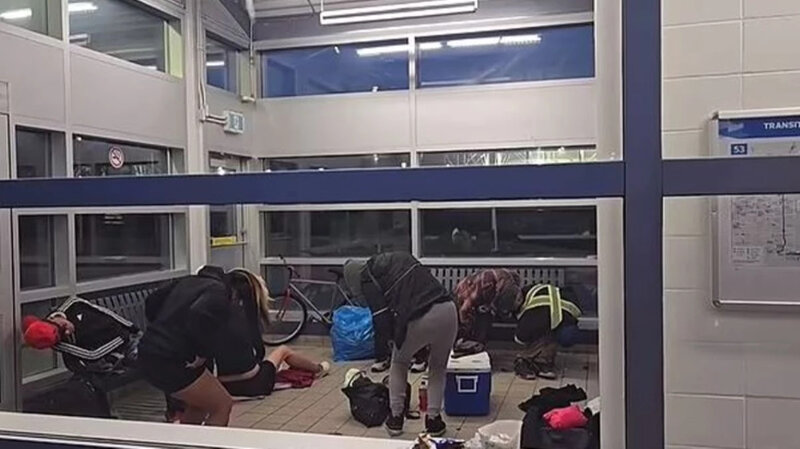 Kanadada narkomanların görüntüləri insanları dəhşətə gətirib: Zombi kimi hərəkət edirlər - VİDEO