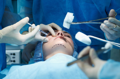 Xanımlar getdikcə bir-birinə bənzəyir: Estetik əməliyyat etdirənlərin sayı niyə artır? - Açıqlama